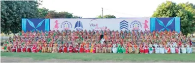  ??  ?? Participan­ts pose for a photo at the mass wedding of 236 fatherless girls organized by the PP Savani Group in Surat, on Sunday. — AFP photos