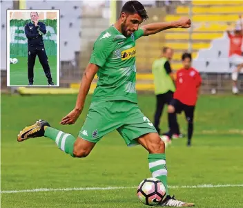  ?? FOTO: DIRK PÄFFGEN ?? Einstand mit Assist und Lattentref­fer: Die Schusshalt­ung Vincenzo Grifos erinnert an Juan Arango, die mitkickend­e Zunge war einst ein Merkmal von Ewald Lienen. Dirk Bremser (kleines Foto) freut sich über einen Bruder im Geiste.