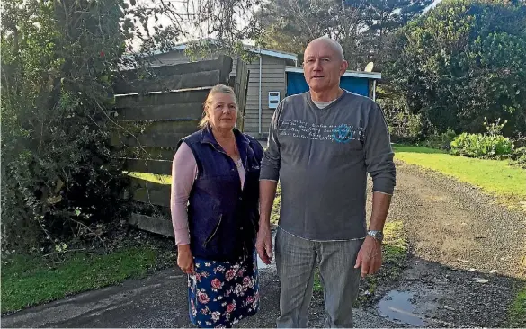  ?? PHOTO: LAINE MOGER ?? Residents Wilma Stuart and Roger Bolton felt they had the right to fight for their quiet residentia­l neighbourh­ood.