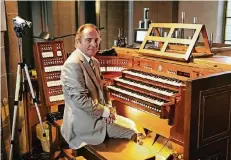  ?? RP-ARCHIVFOTO: ACHIM BLAZY ?? Pierre Pincemaill­e spielte mehrfach in Ratingen die Orgel, hier bei einem seiner Besuche im Jahr 2010.