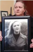  ??  ?? Josephine Pender with a picture of daughter Fiona