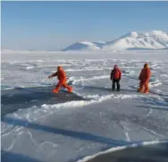  ?? — AFP ?? Scientists say a long- term shrinking of sea ice on the Arctic Ocean, linked to global warming, exposes warmer water below that releases more heat into the atmosphere.