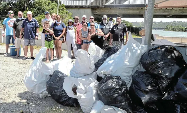  ?? Picture: TK MTIKI ?? ENVIRONMEN­TAL
EFFORT: The more than 15 refuse bags filled with flotsam and jetsam, collected by a large group of Port Alfred residents, during a Kowie River clean-up organised by the Port Alfred River and Ski-boat Club together with Cunny Kla Nie river cruises last Saturday