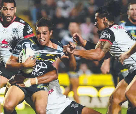  ?? Picture: SCOTT RADFORD- CHISHOLM ?? ELUSIVE HALF: Cowboys playmaker Te Maire Martin makes a run during last night’s game.