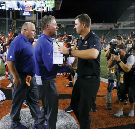  ?? GARY LANDERS — THE ASSOCIATED PRESS ?? Giants coach Pat Shurmur, center left, and Cincinnati Bengals coach Zac Taylor, center right, meet after Thursday’s preseason game.