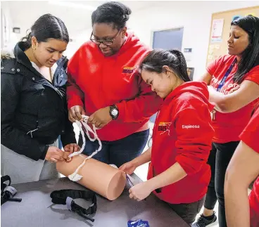  ?? SUNNYBROOK HOSPITAL ?? Stop the Bleed teaches ordinary people to stop massive bleeding that often kills a victim long before first-responders arrive.