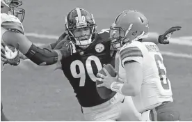  ?? PHOTO/GENE J. PUSKAR] ?? Pittsburgh Steelers outside linebacker T.J. Watt (90) closes in on Cleveland Browns quarterbac­k Baker Mayfield (6) during Sunday's game at Heinz Field. The former Oklahoma QB was sacked four times in a 38-7 loss. [AP