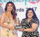  ??  ?? Niqi Kundi, director, GeoSpa Fitness, giving the award to Shilpa Shetty Kundra