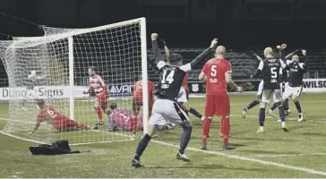  ??  ?? 0 Bonnyrigg players are left in despair as Jonathan Afolabi scores with seconds left on the clock