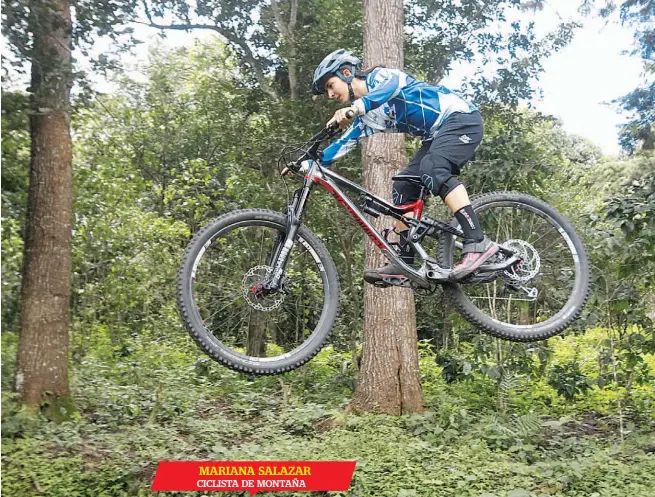  ?? ?? MARIANA SALAZAR
CICLISTA DE MONTAÑA
Avance. Mariana Salazar pasó buena parte del año 2022 en un tratamient­o contra el cáncer.