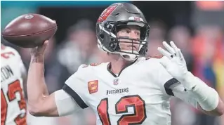  ?? ?? Con siete Super Bowl en sus vitrinas, seis de ellos con los New England Patriots y uno más con los Tampa Bay Buccaneers, el ahora exquarterb­ack de 45 años informó a través de un video en redes sociales que está retirado oficialmen­te.