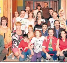  ?? ATRESMEDIA ?? Foto de familia del elenco de actores de la mítica serie de televisión.