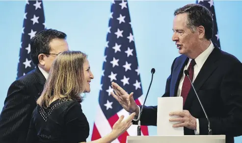  ?? RONALDO SCHEMIDT / AFP / GETTY IMAGES FILES ?? Foreign Affairs Minister Chrystia Freeland, Mexican Economy Minister Ildefonso Guajardo, left, and U.S. trade representa­tive Robert Lighthizer chat at the seventh round of NAFTA talks in Mexico City last month. Pressure is mounting on the federal government to conclude negotiatio­ns before the Mexican general election in July.