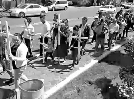  ??  ?? Mujeres de Chimalhuac­án marcharon en protesta por la falta de atención ante la violencia de género que sufren/CORTESÍA