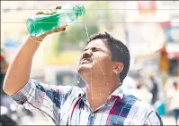  ?? YOGENDRA KUMAR/HT PHOTO ?? ▪ A man pours water on his face to beat the heat in Gurugram. Abnormal heat increases the chances of heatrelate­d illnesses.