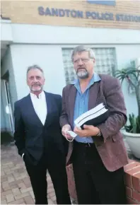  ?? | SUPPLIED ?? Fanie Fondse, shareholde­r of the SARB and apartheid crimes investigat­or, with Ambassador Henry McCarter at the Sandton Police Station yesterday.