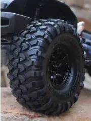  ?? ?? Traxxas Canyon Trail 1.9 tires give the Bronco plenty of grip where it needs it the most.