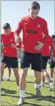  ??  ?? Saponjic, en un entrenamie­nto con el Atlético en el Cerro.