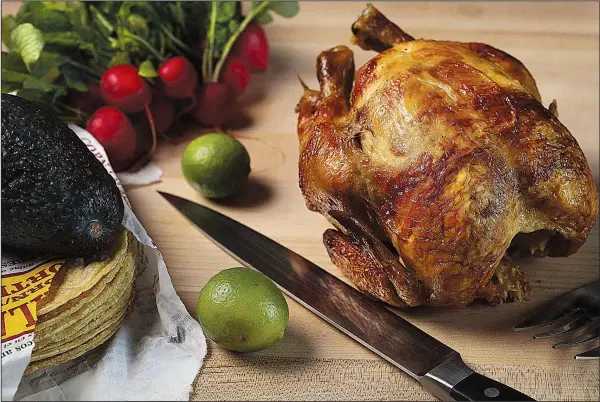  ?? Chicago Tribune/TNS/ABEL URIBE ?? A supermarke­t rotisserie chicken can yield enough meat to make two taco dinners.