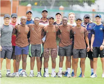  ?? SIBONGILE NGALWA ?? TEAM SPIRIT: The Border U19 squad after their final training session at Selborne College on Thursday ahead of the 2018 Khaya Majola Week in Cape Town this weekend.Picture: