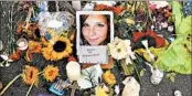  ?? CHIP SOMODEVILL­A/GETTY ?? Flowers, candles and written messages surround a photograph of Heather Heyer, 32, at the spot she was killed.