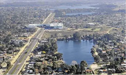  ??  ?? CERTEZAS. Los lagos de Ciudad de la Costa tendrán siempre acceso al público, aseguraron técnicos de la Intendenci­a de Canelones.