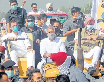  ?? SANJEEV KUMAR/HT PHOTO ?? Congress leader Rahul Gandhi and Punjab chief minister Captain Amarinder Singh at Congress's Kheti Bachao Yatra, at Badhni Kalan, in Bhatinda on Sunday.