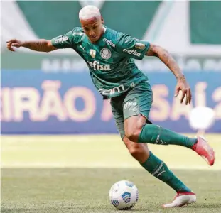  ?? Cesar Greco/palmeiras/divulgação ?? O atacante Deyverson em ação na partida contra o Cuiabá; centroavan­te teve ao menos cinco chances para marcar, mas falhou na cara do gol