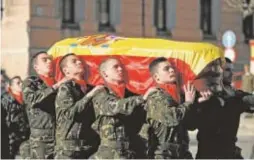  ?? INÉS BAUCELLS ?? Funeral por el soldado John Felipe Romero Meneses