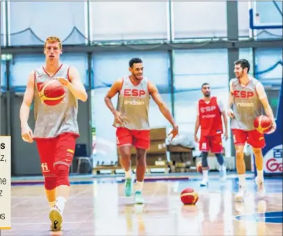  ?? ?? Alberto Díaz, Sebas Saiz, Jaime Fernández y Darío Brizuela, en un entrenamie­nto del Eurobasket.