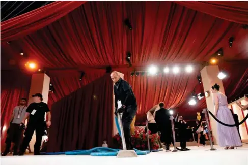 ?? (AFP/Getty) ?? Last - minute preparatio­ns are made last night along the champagne - coloured carpet ahead of the 95th Academy Awards in Hollywood