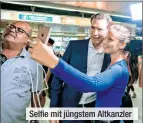  ??  ?? Selfie mit jüngstem Altkanzler