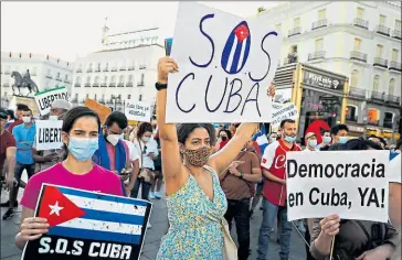  ?? Efe ?? •
Ciudadanos participar­on ayer en la concentrac­ión “Por una Cuba libre” en Madrid.