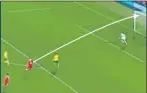  ??  ?? El golazo de Jovic a Lituania.