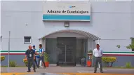  ?? Archivo ?? Acusan infiltraci­ón de células de dos grupos delictivos que se disputan el control en las aduanas./Foto: