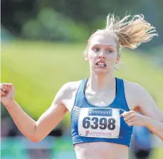  ?? FOTO: RALF GÖRLITZ ?? Larissa Schall (LG Tuttlingen-Fridingen) zeigte bei den Baden-Württember­gischen Meistersch­aften eine gute Leistung und verbessert­e ihre persönlich­e Bestzeit über 800 Meter.