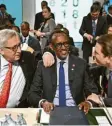  ?? Foto: Hans Prunz, dpa ?? Jean-Claude Juncker und Sebastian Kurz mit dem Präsident von Ruanda, Paul Kagame in Wien.