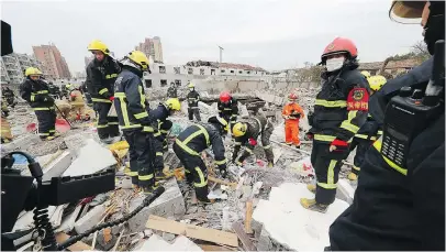  ?? — GETTY IMAGES ?? Rescue workers look for survivors after an explosion in Ningbo in China’s eastern Zhejiang province on Sunday. The blast triggered the collapse of nearby buildings.