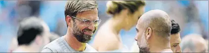  ?? FOTO: GETTY IMAGES ?? El saludo entre Klopp y Pep antes de la Community Shield de 2019, ganada por los de Guardiola por penaltis