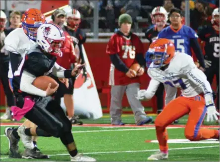  ?? BY JOHN BREWER JBREWER@ONEIDADISP­ATCH.COM @DISPATCHBR­EWER ON TWITTER ?? Vernon-Verona-Sherrill quarterbac­k Alex Oliver runs through a hole during a 41-18win over Oneida on Friday, Oct. 12.