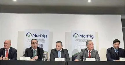  ?? ?? LANZAMIENT­O. Subsecreta­rio Walter Verry, Marcelo Secco (CEO Marfrig), Álvaro Delgado (Presidenci­a) y Ministros F. Mattos y A. Peña.