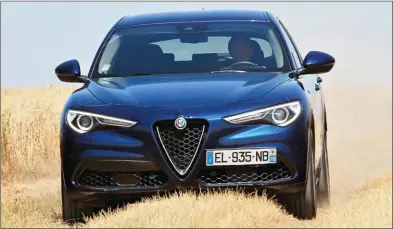  ??  ?? Excellent routier, le Stelvio se limite en revanche à un simple usage tout-chemin. 57 800 € 280 ch CO2 : 161 g/km Alfa Romeo Stelvio 2.0T 280 ch AT8 Q4 Lusso