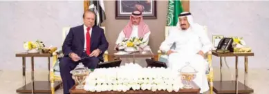  ?? (واس) ?? الملك سلمان بن عبدالعزيز ورئيس وزراء باكستان خلال جلسة المحادثات بقصر السلام في جدة أمس