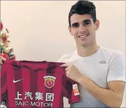  ??  ?? Oscar dejó el Chelsea por China El Shanghai SIPG pagó 70 millones por el brasileño