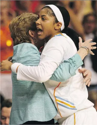  ?? DOUG BENC/GETTY IMAGES/FILES ?? University of Tennessee coach Pat Summitt, seen embracing Candace Parker in 2008, said her job was to mould girls into independen­t women through elite-level basketball.