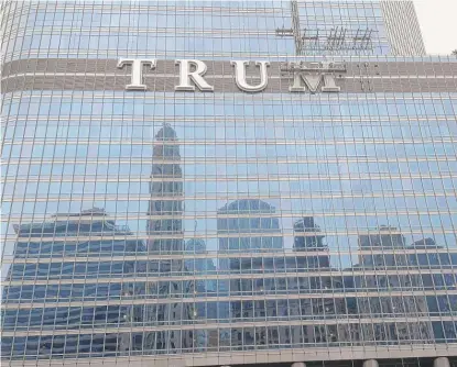  ?? NEIL STEINBERG/SUN-TIMES ?? The sign goes up on Trump Tower in June of 2014.