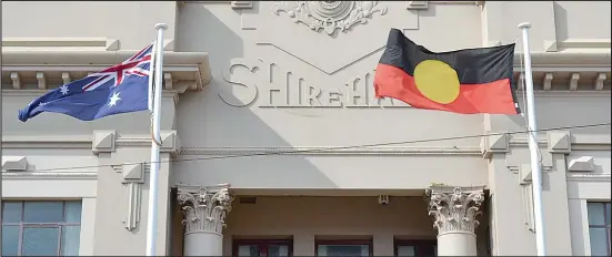  ??  ?? Outside the Shire Hall of Yarrawonga, the Australian and Aboriginal Flags fly.