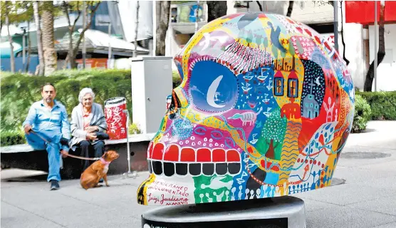  ??  ?? El año pasado la exposición de calaveras monumental­es en Avenida Paseo de la Reforma fue vista por más de 2 millones y medio de personas.