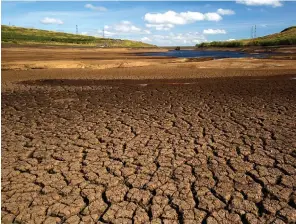  ??  ?? Cracking up: Caaf Reservoir near Dalry, Ayrshire, has been badly hit