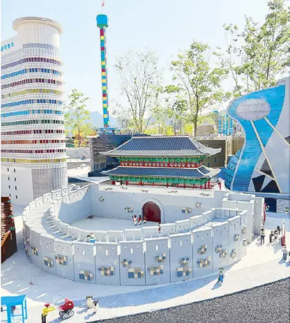  ?? ?? A recreation of a royal palace in Legoland Korea